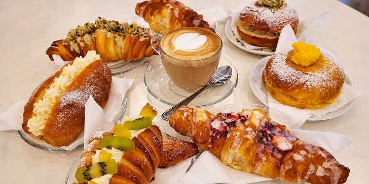 Pozdní snídaně či svačina pro 1 i 2 osoby: sladké pečivo a káva dle výběru