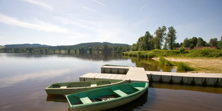 Dovolená v srdci Šumavy pro páry i rodiny: resort se super zázemím a sportovním vyžitím