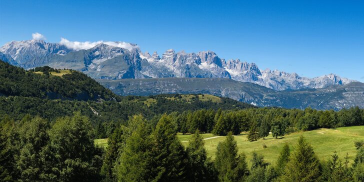 First minute léto v italských Alpách: 4* hotel s polopenzí, neomezeným wellness a kartou slev