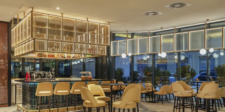 Špičkový pobyt se snídaní v centru Budapešti: hotel se střešním barem a výhledem na město
