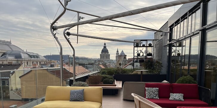 Špičkový pobyt se snídaní v centru Budapešti: hotel se střešním barem a výhledem na město
