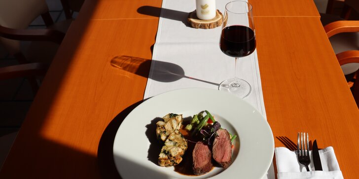 Degustační menu v golfovém resortu Ostravice: 5chodové menu s telecím steakem a vinným párováním pro 2 osoby