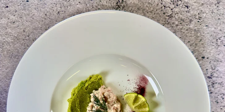 Romantické 6chodové menu u plumlovské přehrady: losos, pikantní bůček, rizoto i hovězí burger