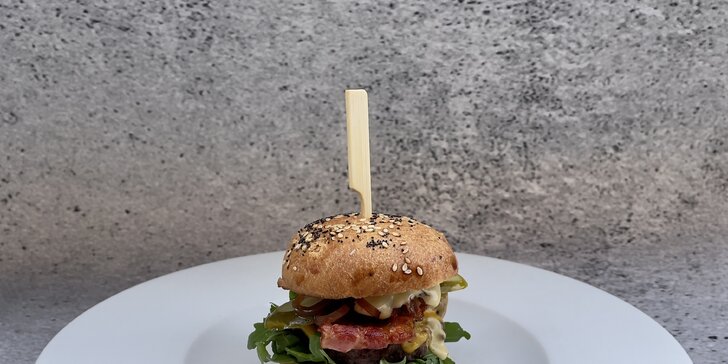 Romantické 6chodové menu u plumlovské přehrady: losos, pikantní bůček, rizoto i hovězí burger