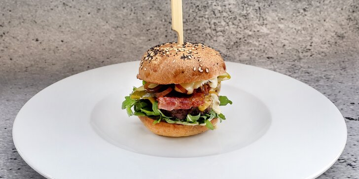 Romantické 6chodové menu u plumlovské přehrady: losos, pikantní bůček, rizoto i hovězí burger