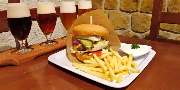 Hovězí burger, hranolky a degustace řemeslných piv pro 1 osobu