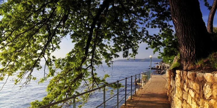 Letní dovolená na severu Chorvatska: snídaně, tříchodové večeře i možnost tenisového hřiště