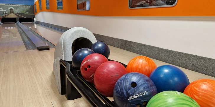 Pronájem dráhy na bowling na 60 nebo 120 minut až pro 6 hráčů