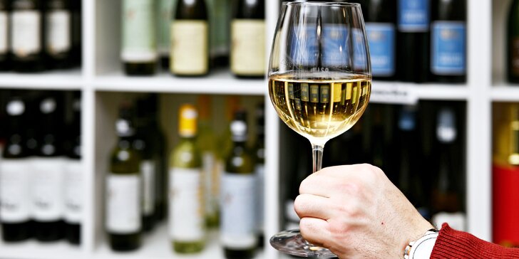 Romantická degustace vína včetně občerstvení v karlínské vinárně WINE REBELS