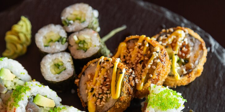 Pestré sushi sety: 12–34 ks různých druhů s rybami i zeleninou