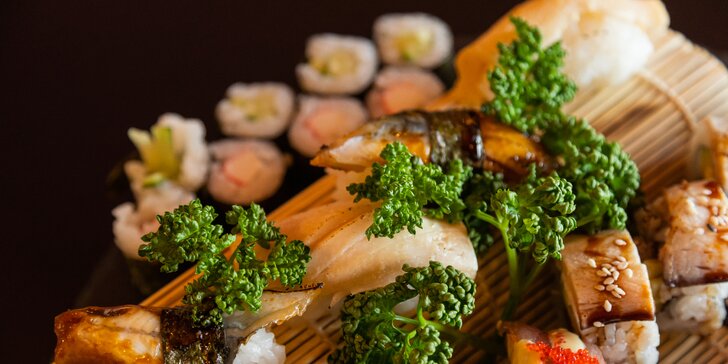 Napěchované sushi sety: 16–157 rolek i se salátem, polévkami či závitky