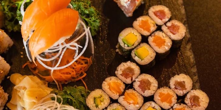 Napěchované sushi sety: 16–157 rolek i se salátem, polévkami či závitky