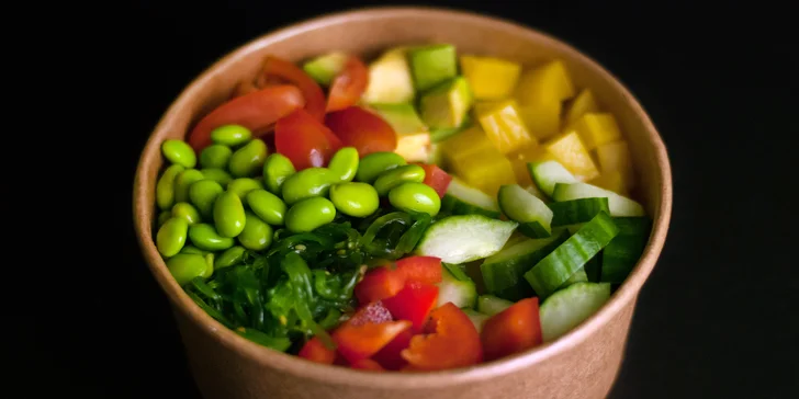 Poke bowl na odnos s sebou pro 1 nebo 2 osoby: vege i s rybami