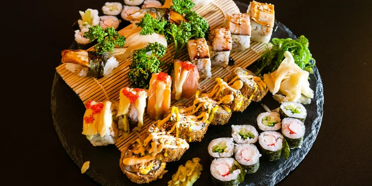 Pestré sushi sety: 12–34 ks různých druhů s rybami i zeleninou