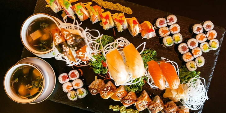 Napěchované sushi sety: 16–157 rolek i se salátem, polévkami či závitky