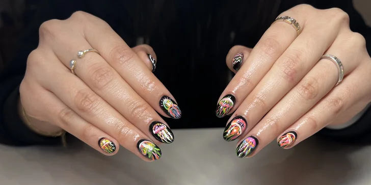 Péče o ruce a nehty: přístrojová manikúra i s lakováním či modelací nehtů s nail artem