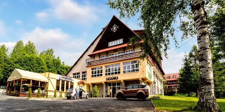 Dovolená ve Vysokých Tatrách: hotel 100 m od lanovky na Lomnický štít, snídaně, sauna