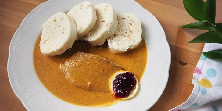 Otevřený voucher na jídlo i nápoje v hodnotě 300-500 Kč v restauraci Chalupa