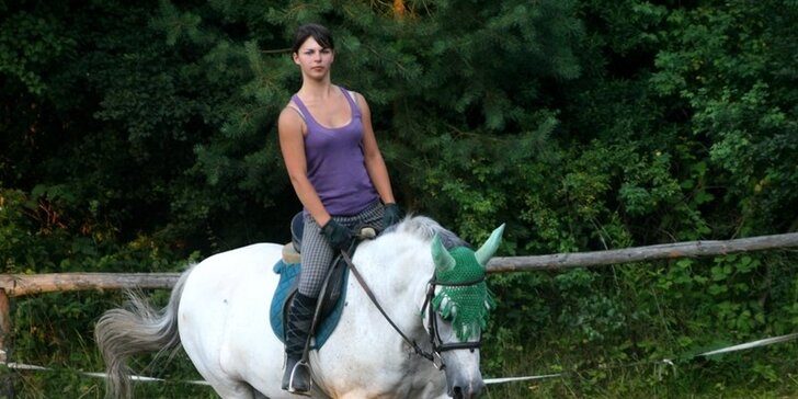 Romantika v koňském sedle: úvod do jezdeckého výcviku, teorie i 45 min. jízdy