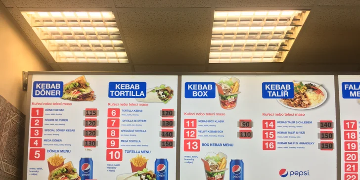 Telecí či kuřecí kebab v tortille s hranolky a nápojem dle výběru