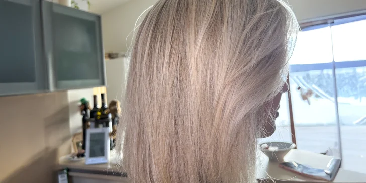 Součástí každé varianty je vždy mytí, melír, střih, foukaná a závěrečný styling. 