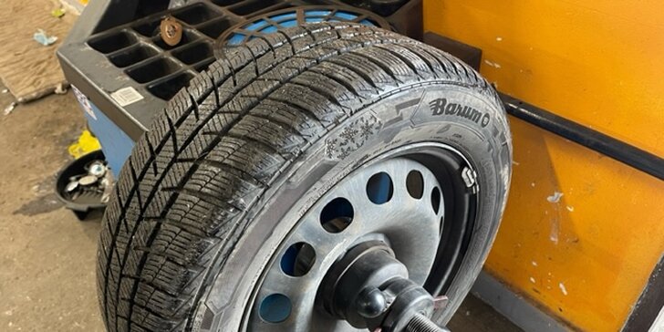 Přezutí nebo výměna pneumatik osobního automobilu s disky do velikosti 18"