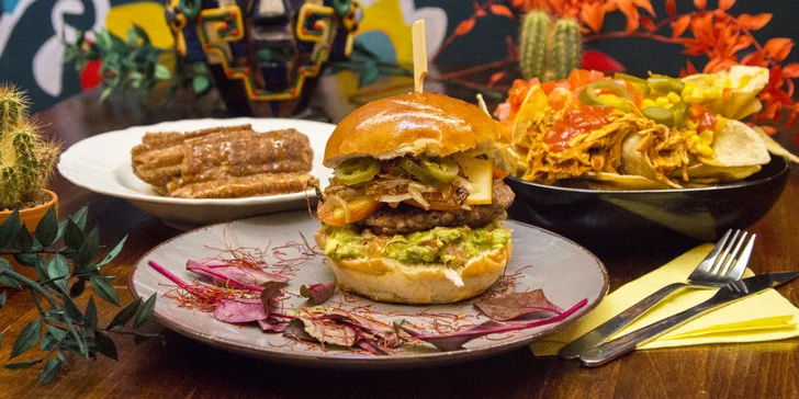 Exotická dobrota: mexický burger i menu s nachos a churros pro 2 osoby