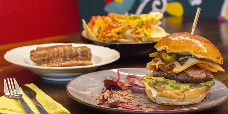 Exotická dobrota: mexický burger i menu s nachos a churros pro 2 osoby