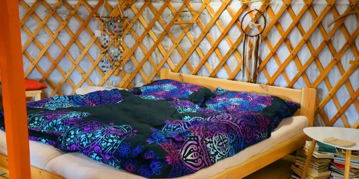 Netradiční relax v přírodě u Adršpachu: vybavená jurta se saunou pro pár i rodinu