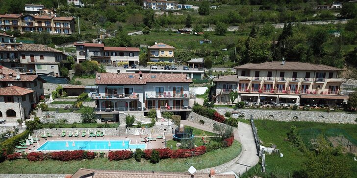 Dovolená v Tignale u Lago di Garda: polopenze, bazén a vstupenky i slevy na atrakce