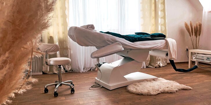Kosmetické ošetření pleti, hloubkové ultrazvukové čištění, masáž i úprava a barvení obočí