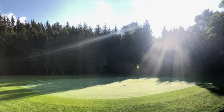 Pobyt v golfovém resortu na Drahanské vrchovině: snídaně, wellness i neomezený vstup na golf