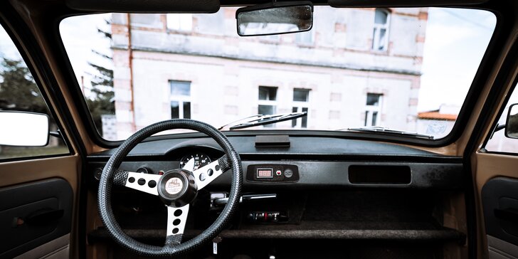 Zpátky do historie: zapůjčení Trabanta na 3 hodiny a model Trabanta na památku