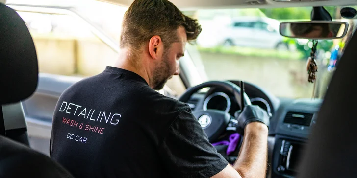 Ti za vámi přijedou kamkoliv po Děčíně, případně v okruhu do 20 km (čištění probíhá u vás doma nebo na smluveném místě), a auto vám vypucují raz dva. 