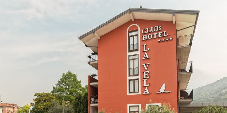 Dovolená u Lago di Garda: 3* hotel u jezera se snídaní, v létě venkovní bazén