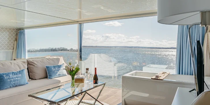 Luxusní houseboaty a bubliny na jezeře: privátní wellness, strava, vodní sporty a moře 300 m