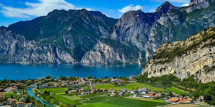 Dovolená u Lago di Garda: 3* hotel u jezera, venkovní bazén i brouzdaliště, 2ložnicový apartmán