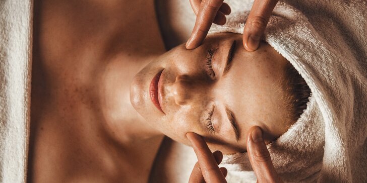 Kosmetická péče s indickou omlazující masáží vč. úpravy a barvení obočí