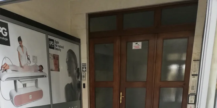 Hloubkové čištění pleti ultrazvukem včetně aplikace kyselin a séra