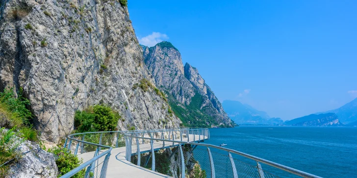 Dovolená u Lago di Garda: 3* hotel u jezera, venkovní bazén i brouzdaliště, 2ložnicový apartmán