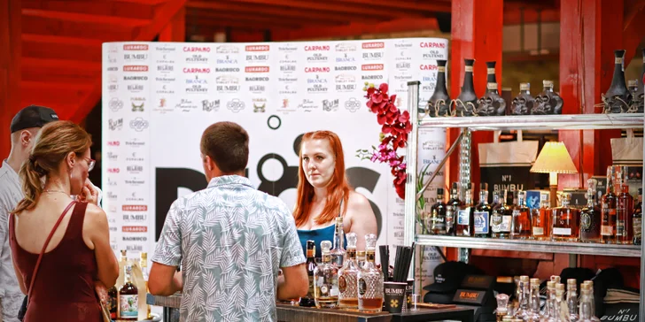 Vstup na festivaly prémiového alkoholu a jídla: Rumové léto nebo Spirits Fest