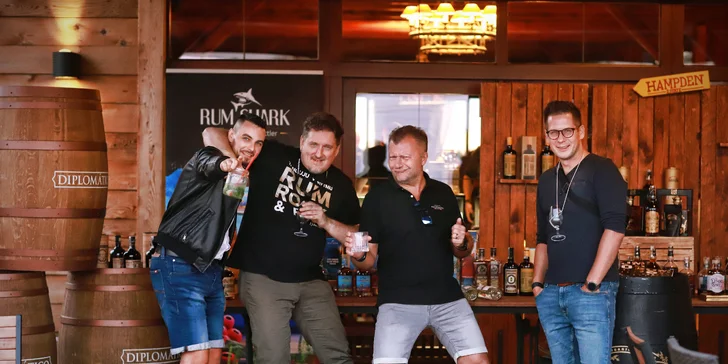 Vstup na festivaly prémiového alkoholu a jídla: Rumové léto nebo Spirits Fest