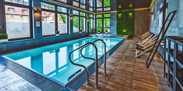 Lázeňské město Duszniki Zdrój blízko českých hranic: moderní hotel s wellness a polopenzí