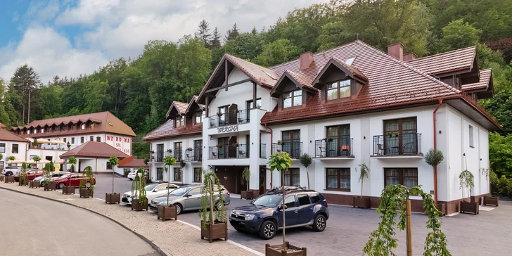 Lázeňské město Duszniki Zdrój blízko českých hranic: moderní hotel s wellness a polopenzí