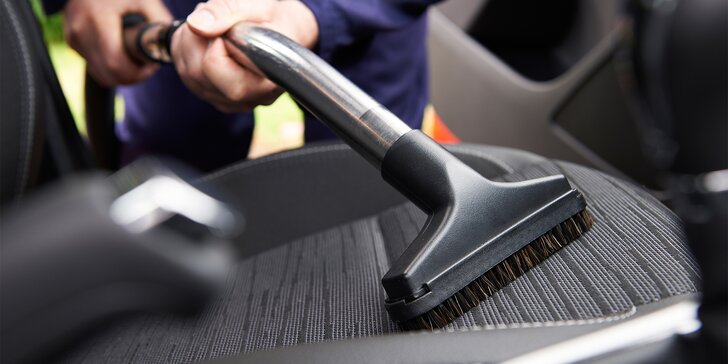 Suché čištění interiéru auta: luxování, plasty, hrubé nečistoty i leštění oken