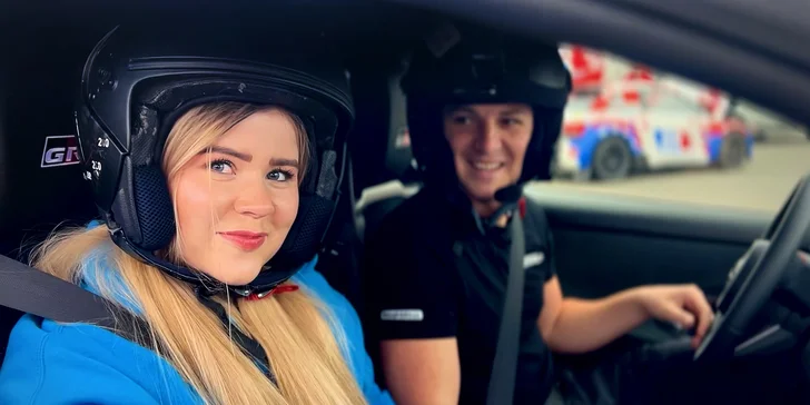 Adrenalinové RallyTaxi s profesionálním závodníkem ve voze Toyota GR Yaris nebo Citroen DS3 R1