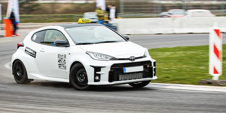 Adrenalinové RallyTaxi s profesionálním závodníkem ve voze Toyota GR Yaris nebo Citroen DS3 R1
