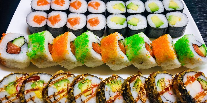 Sety 39-74 rolek sushi: s okurkou, avokádem, krevetami či lososem
