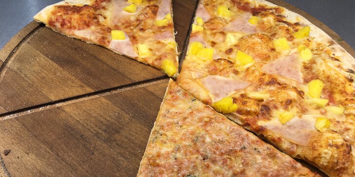 Zažeňte hlad a pochutnejte si: celá pizza nebo 1/6 pizzy dle výběru na Újezdě