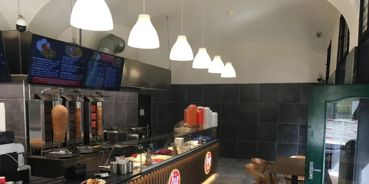 Hovězí či kuřecí kebab v chlebu i tortille, velký box i celé menu s hranolky a nápojem